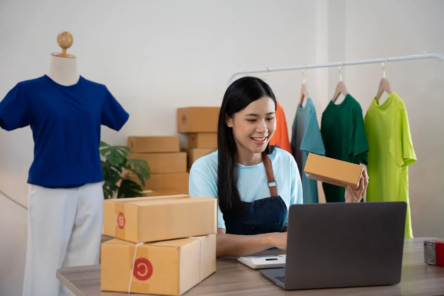Handel internetowy platformy sprzedaży logistyka