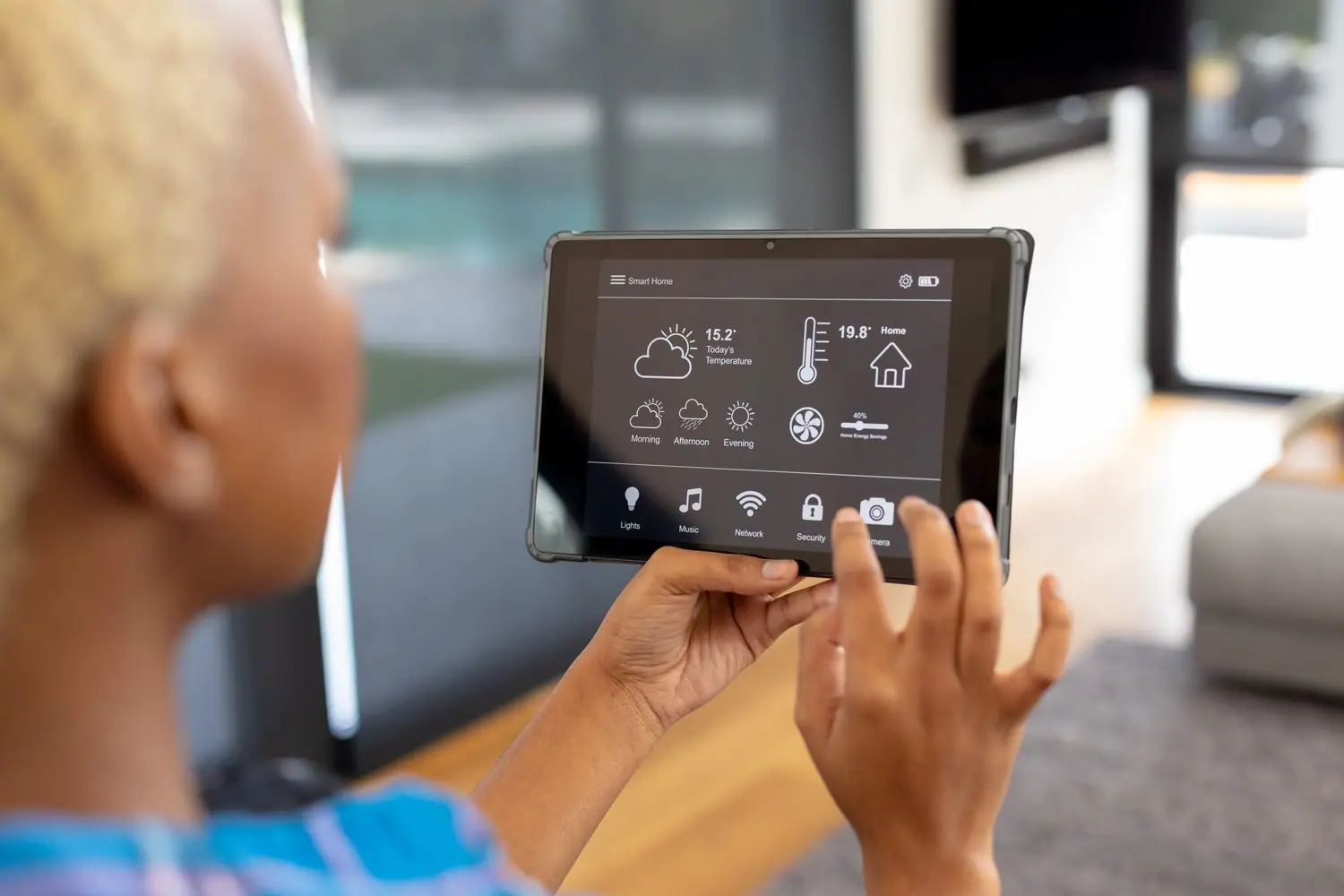 Smart home instalacja systemów sterowanie głosowe bezpieczeństwo
