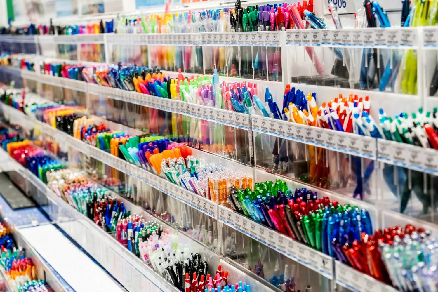 Domowy kącik artystyczny organizacja materiałów inspiracje