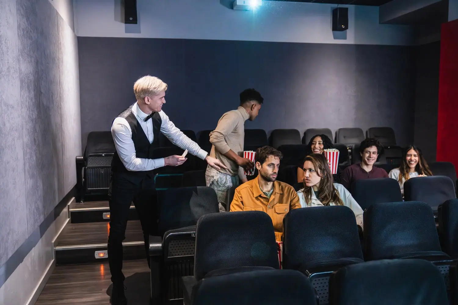 Społeczny klub filmowy organizacja pokazów dyskusje