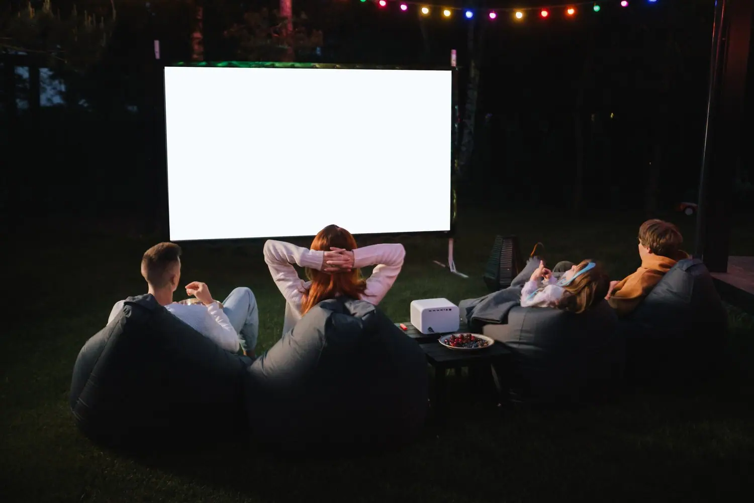Kina plenerowe organizacja pokazów filmowych letnie wydarzenia kulturalne