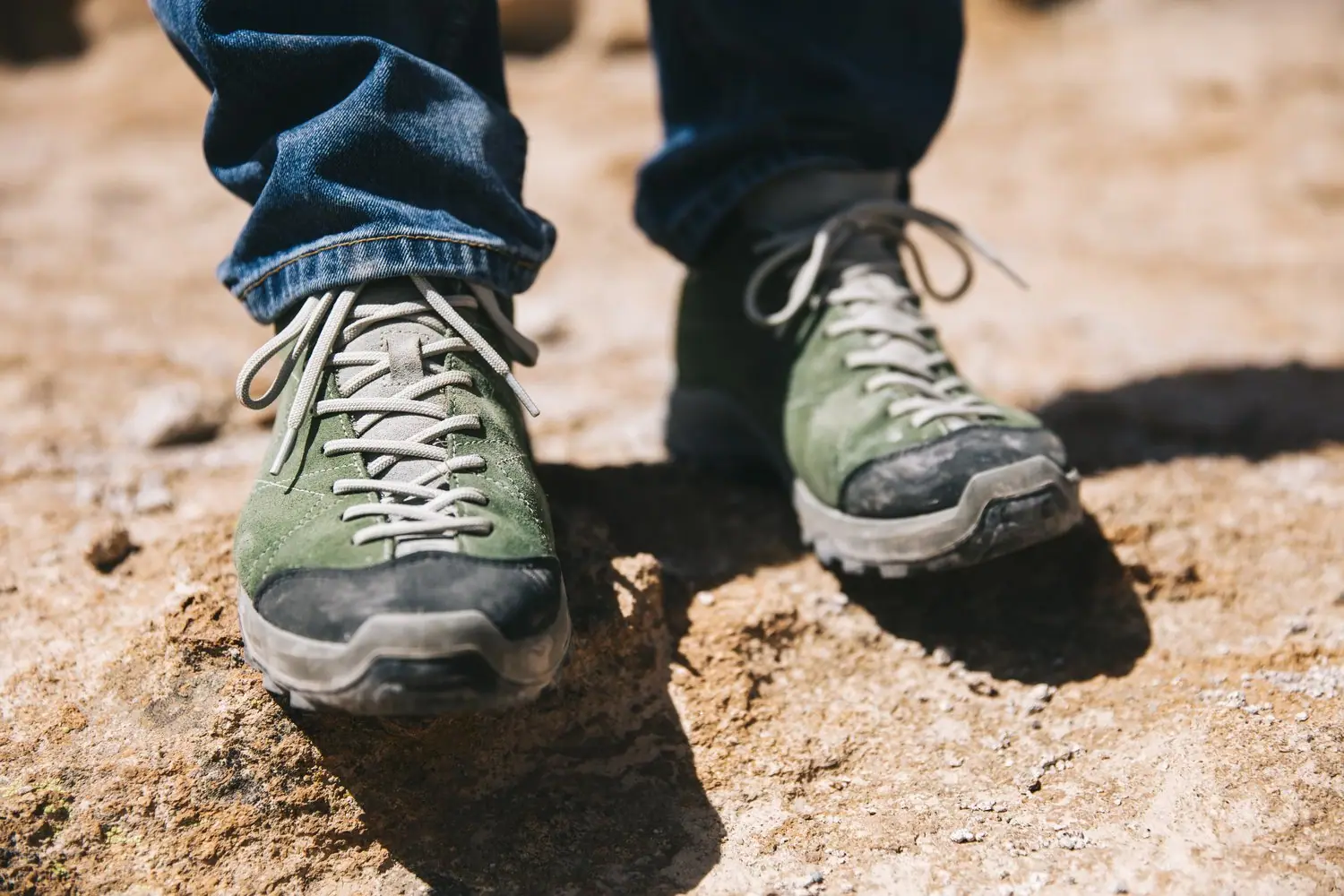 Jak wybrać buty trekkingowe do górskich wędrówek dopasowanie twardość podeszwy
